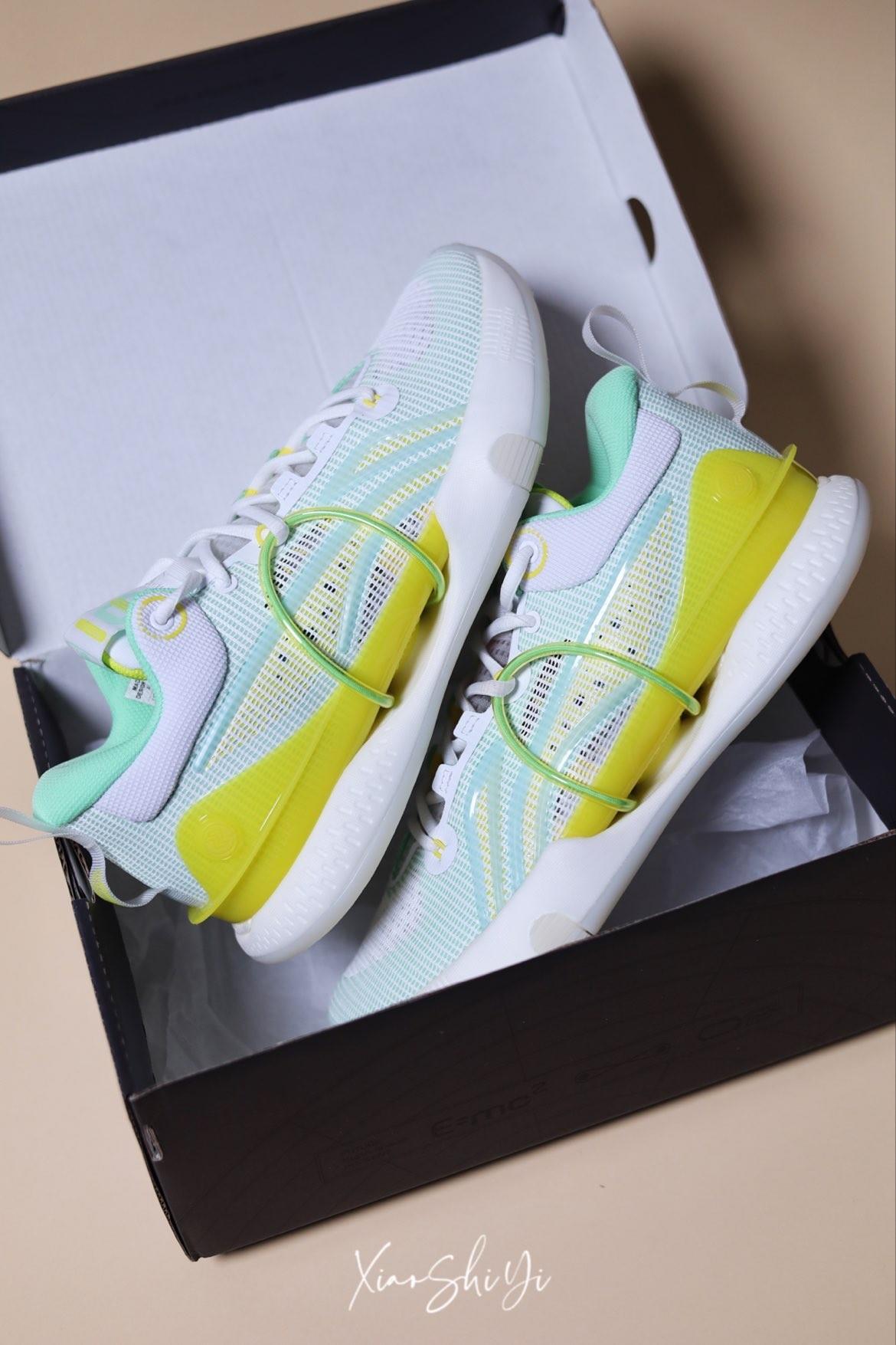 作为李宁中端实战鞋中强有力的搅局者,闪击